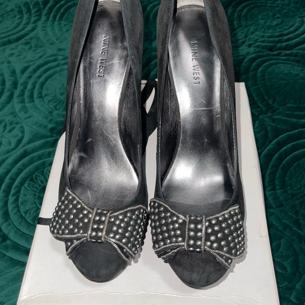 Nine West Suede pumps